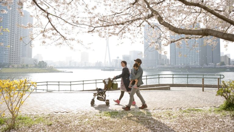 Couple Tokyo Walk