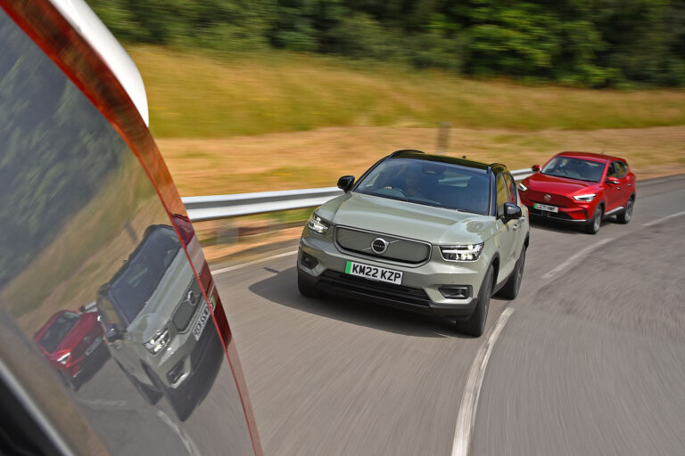 mg zs ev following volvo xc40 recharge following kia niro ev