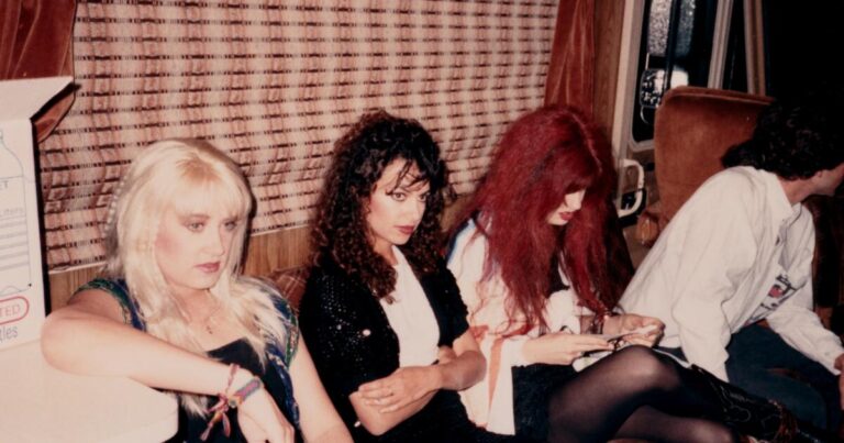 urlhttps3A2F2Fcalifornia times brightspot.s3.amazonaws.com2F042F872F160f98aa4cf883b9f3db964321c72F25 on tour 1989 3