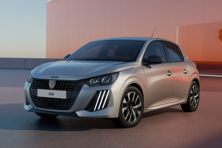 peugeot 208 style front quarter